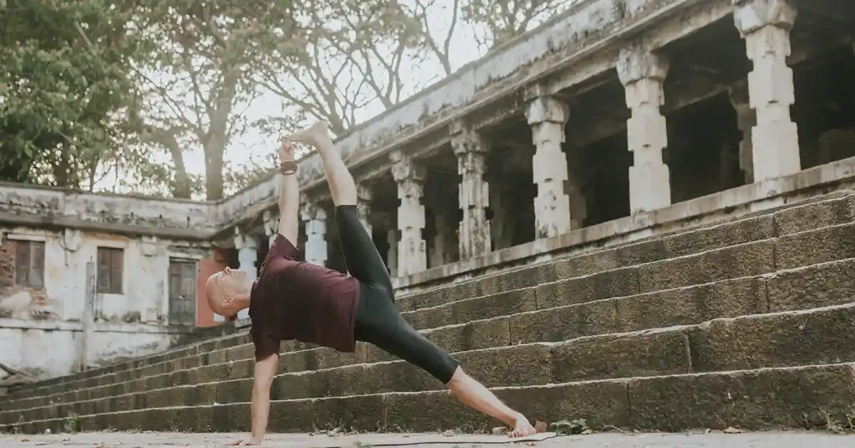 Liberare il Potere dell’Ashtanga Vinyasa Yoga: Un Percorso verso Forza e Serenità